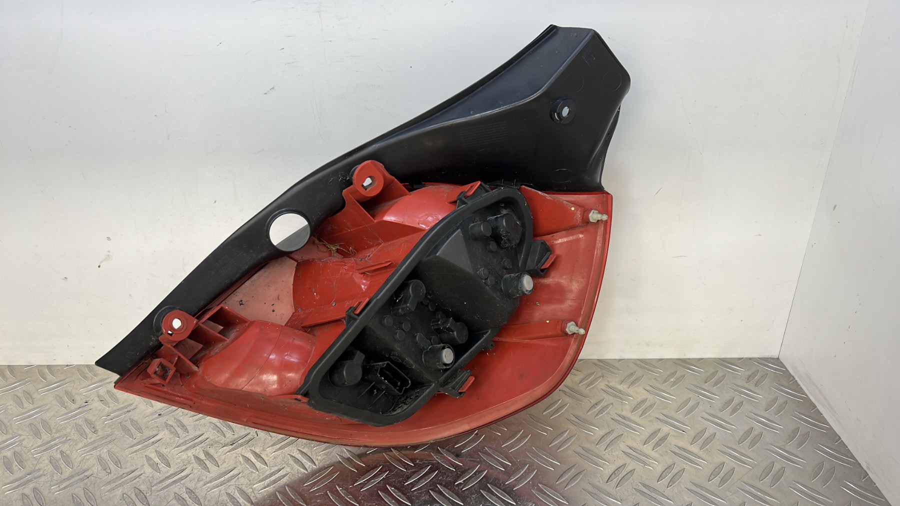 Feu arriere principal gauche (feux) RENAULT CLIO 3 PHASE 1 – 8200459962