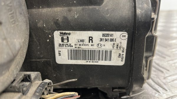 Optique avant principal droit (feux)(phare) SEAT EXEO – (3R1941006E)