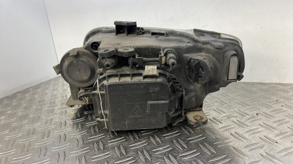 Optique avant principal droit (feux)(phare) SEAT EXEO – (3R1941006E)
