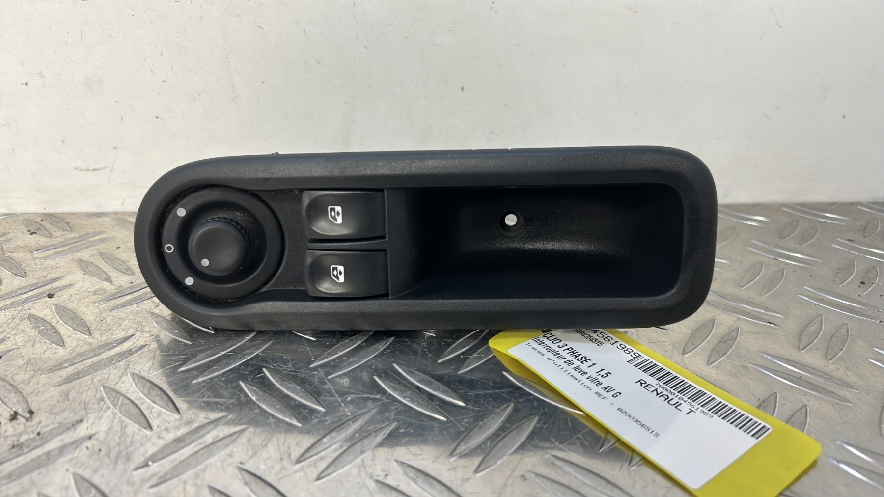 Interrupteur de leve vitre avant gauche RENAULT CLIO 3 PHASE 1 – 8200356515