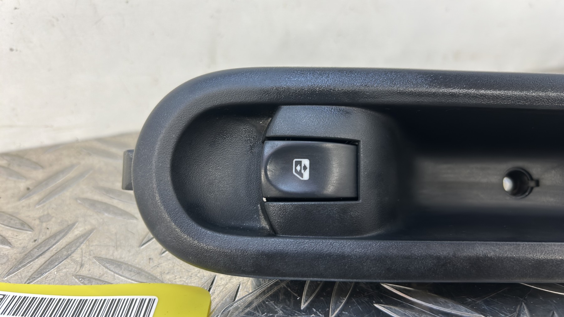 Interrupteur de leve vitre avant droit RENAULT CLIO 3 PHASE 1 – 8200356517B