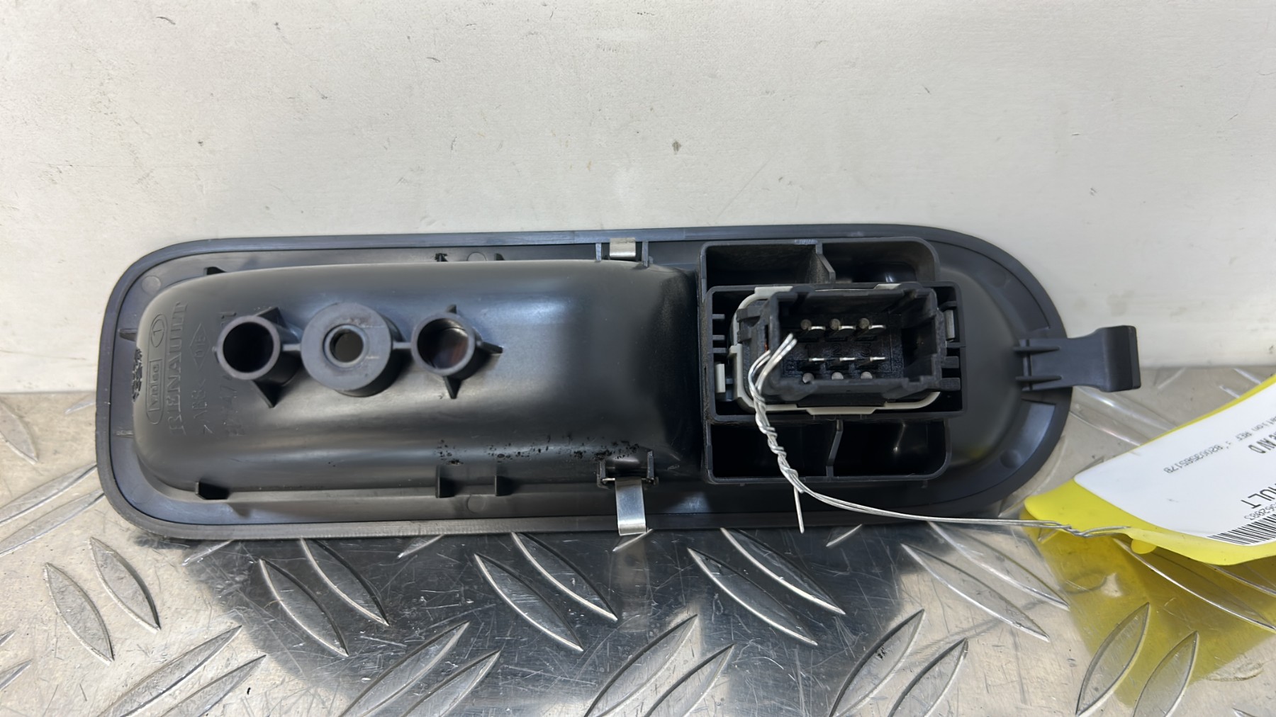 Interrupteur de leve vitre avant droit RENAULT CLIO 3 PHASE 1 – 8200356517B