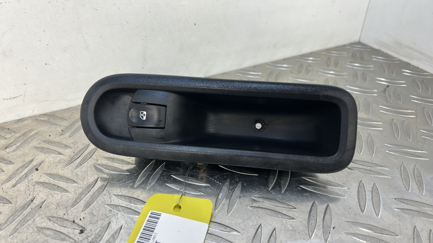 Interrupteur de leve vitre avant droit RENAULT CLIO 3 PHASE 1 – 8200356517B