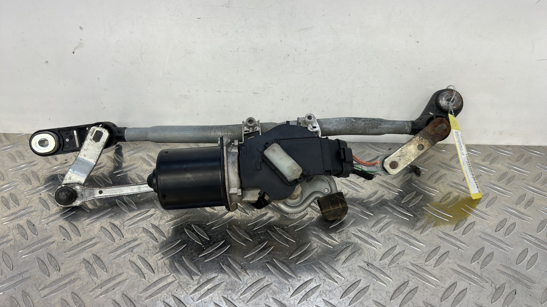 Moteur essuie glace avant RENAULT CLIO 3 PHASE 2 – (7701061590)
