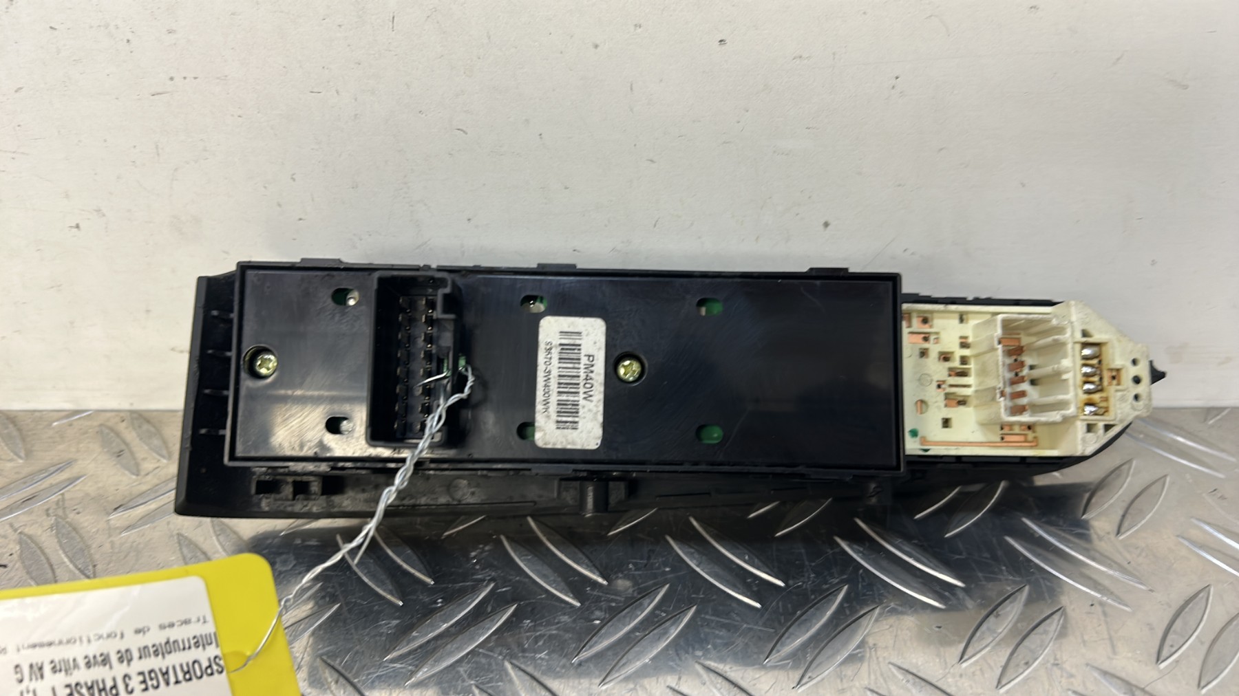 Interrupteur de leve vitre avant gauche KIA SPORTAGE 3 PHASE 1 – 935703W400WK