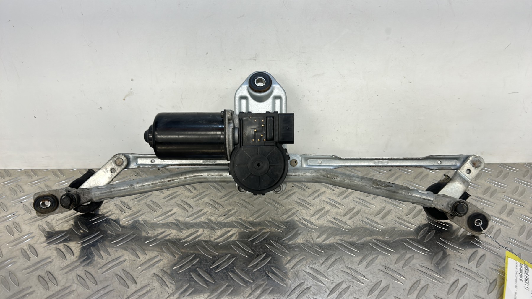 Moteur essuie glace avant KIA SPORTAGE 3 PHASE 1 – (981103W000)