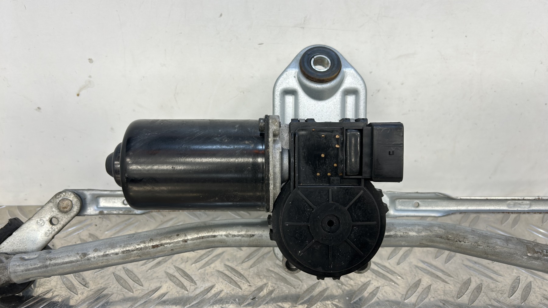 Moteur essuie glace avant KIA SPORTAGE 3 PHASE 1 – (981103W000)
