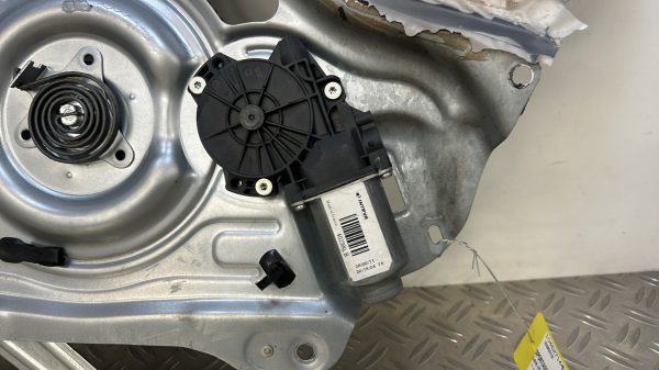 Leve vitre electrique avant droit KIA SPORTAGE 3 PHASE 1 – 824803U120