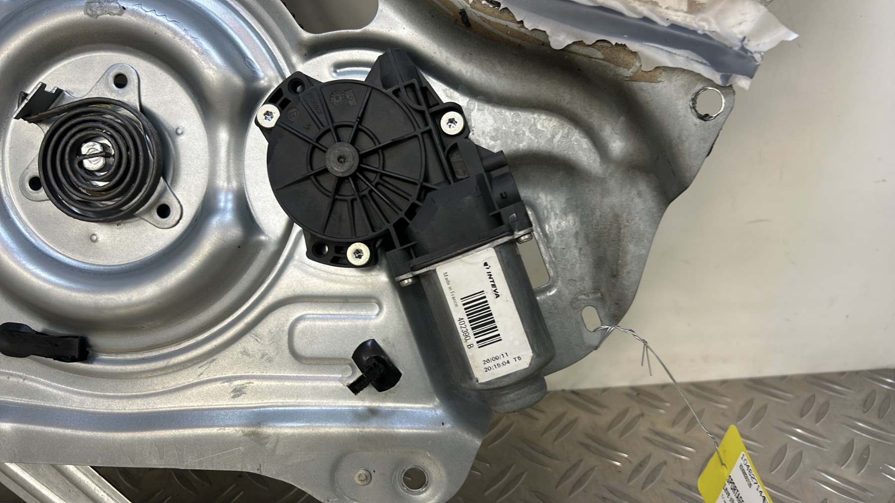 Leve vitre electrique avant droit KIA SPORTAGE 3 PHASE 1 – 824803U120