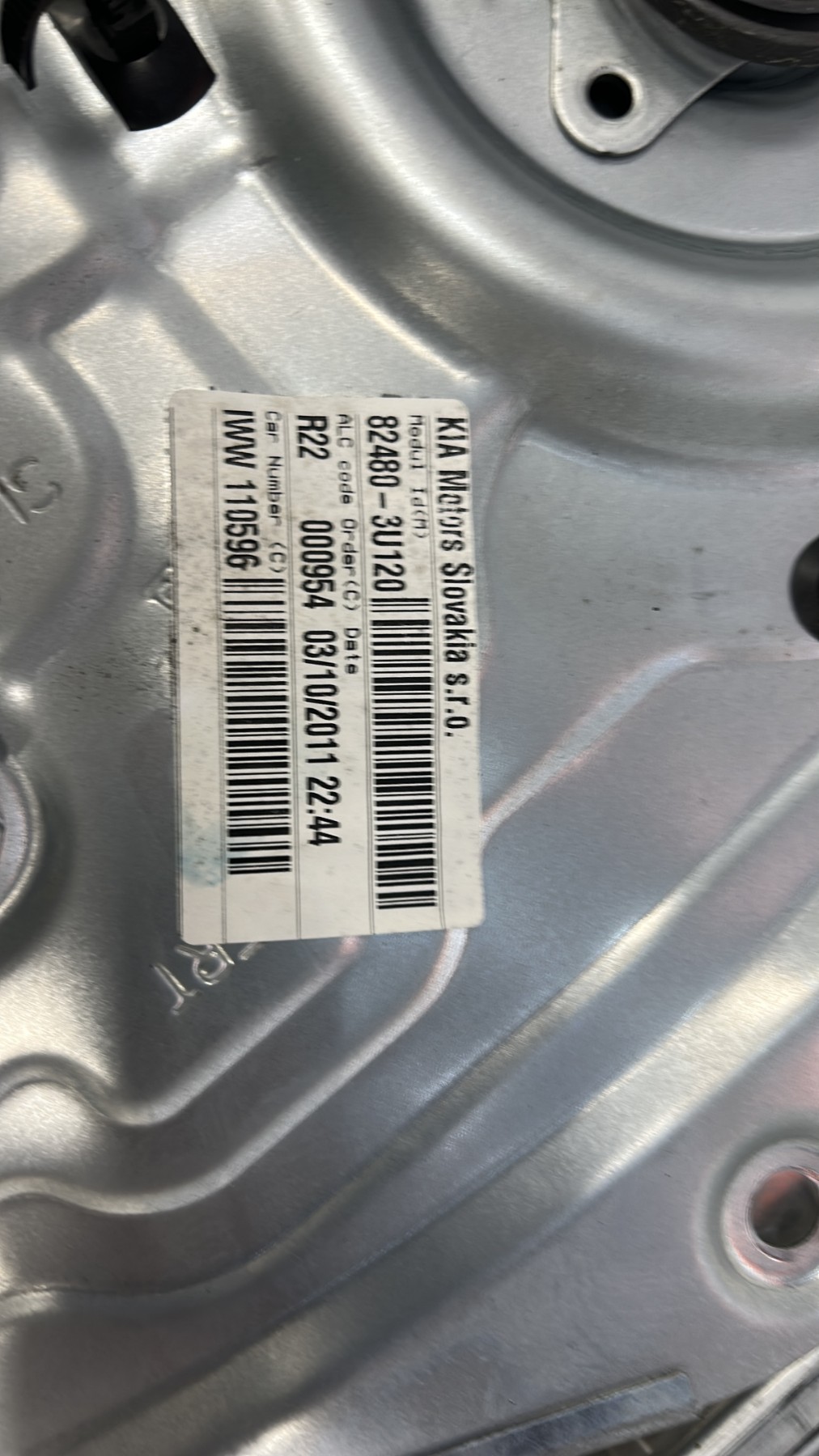 Leve vitre electrique avant droit KIA SPORTAGE 3 PHASE 1 – 824803U120