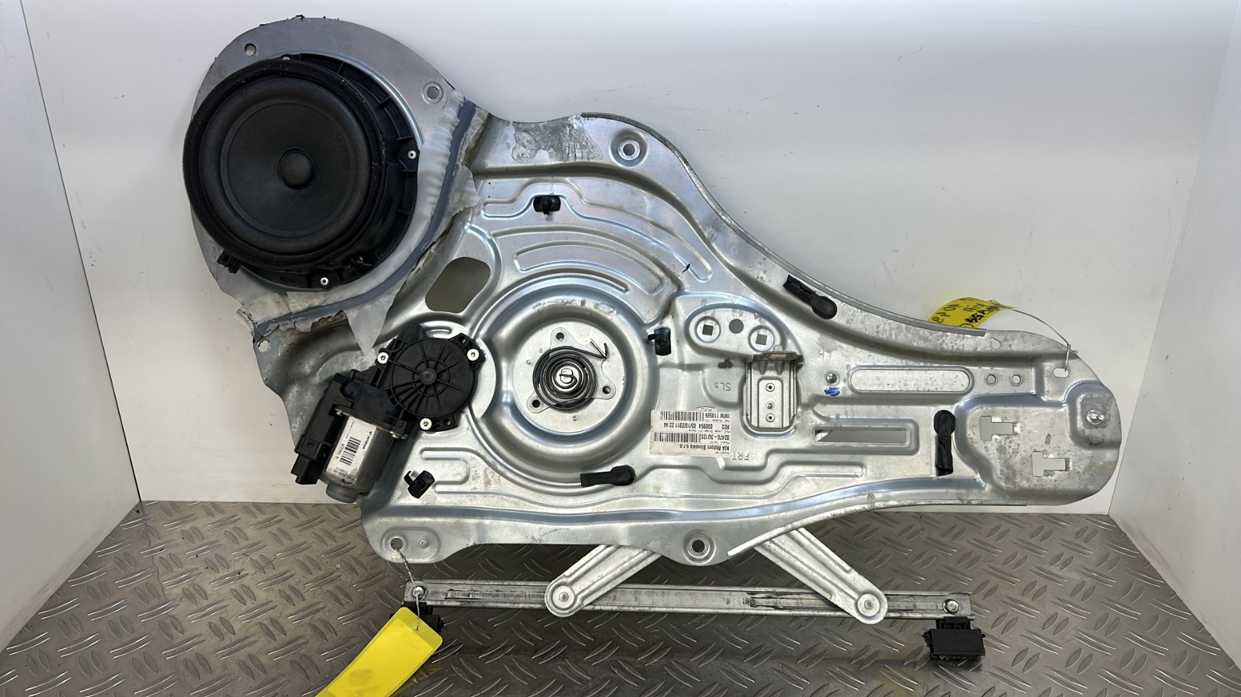 Leve vitre electrique avant gauche KIA SPORTAGE 3 PHASE 1 – 824703U120
