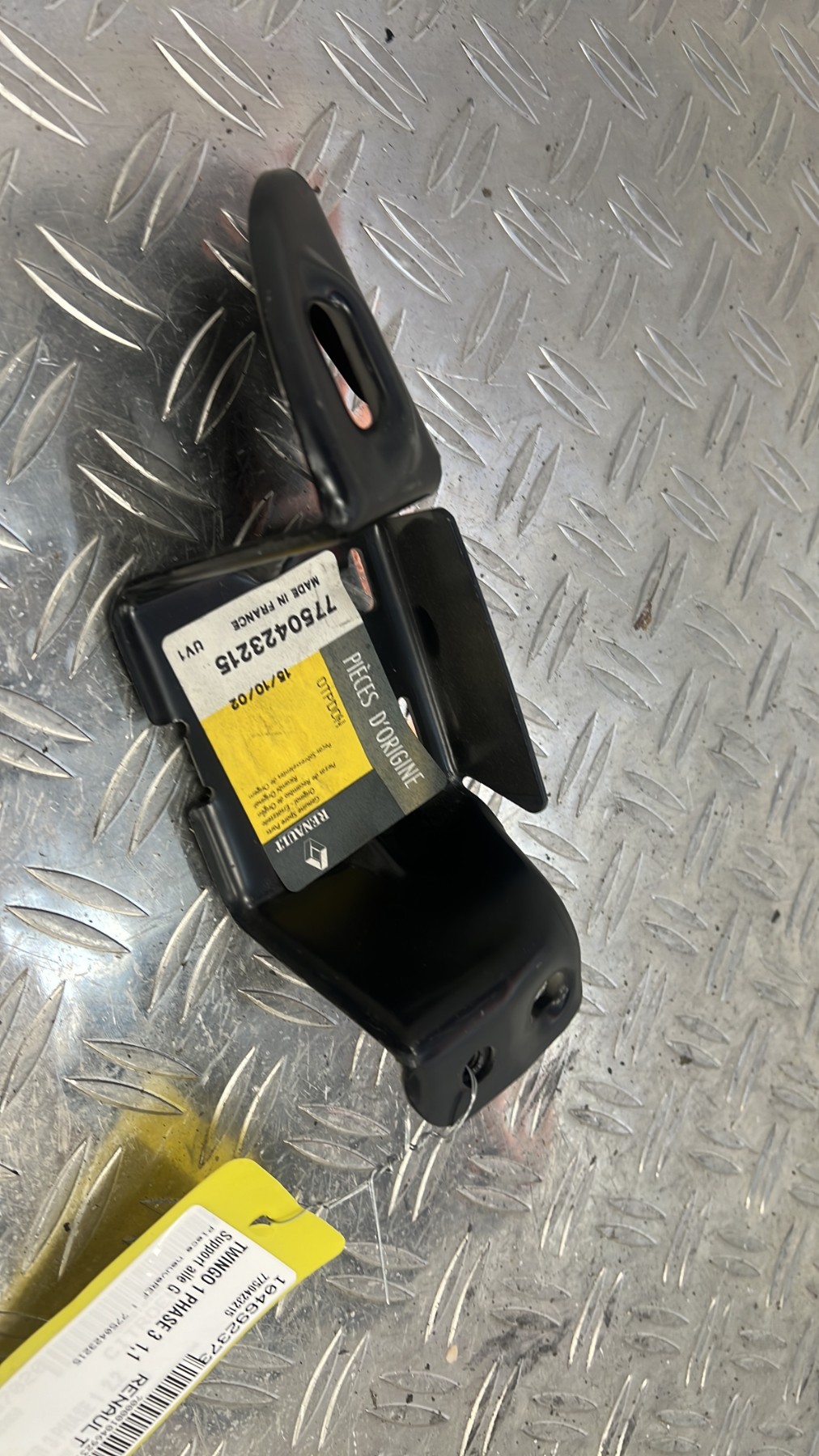 Support aile gauche RENAULT TWINGO 1 PHASE 3 – (7750423215)