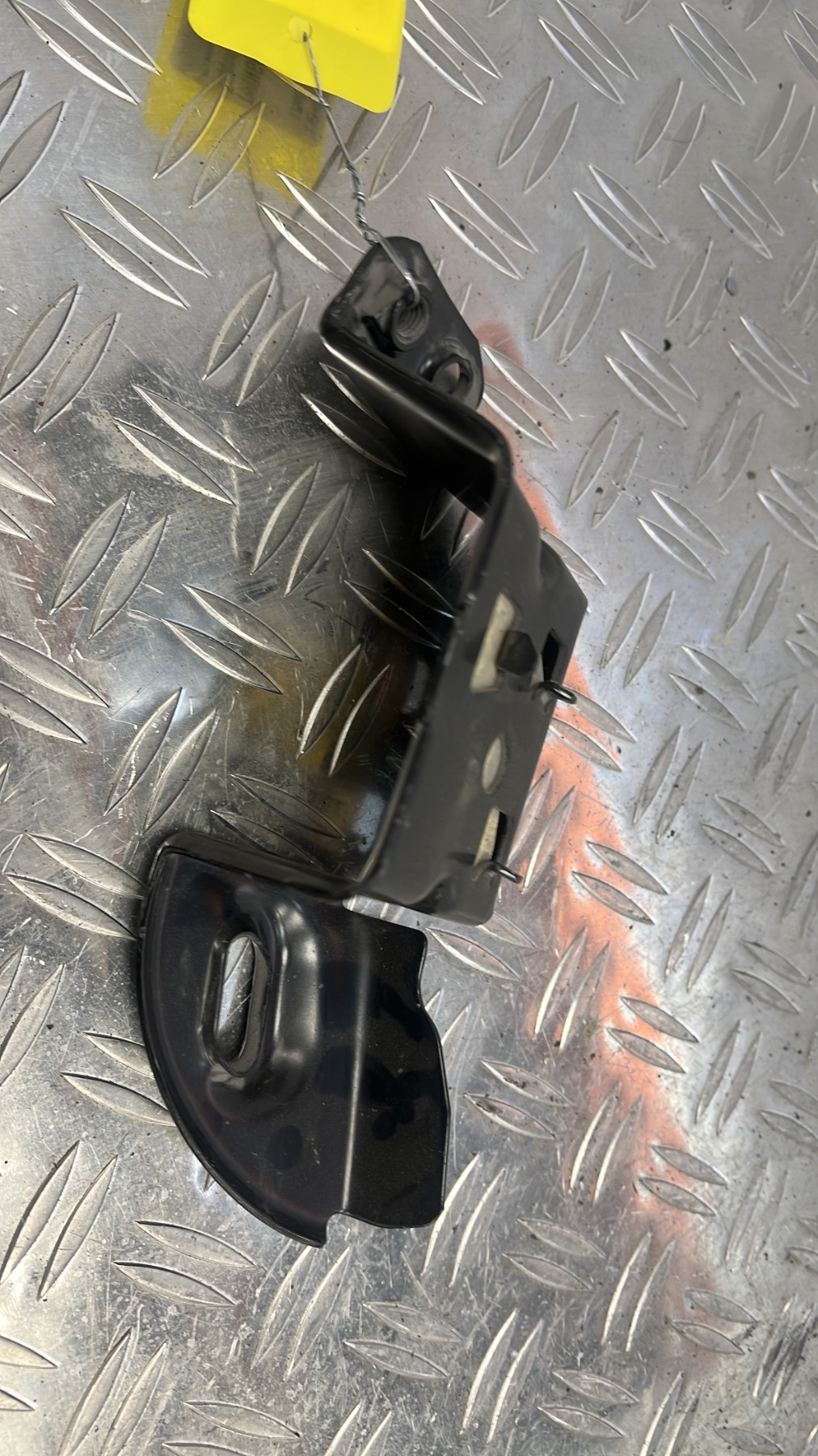 Support aile gauche RENAULT TWINGO 1 PHASE 3 – (7750423215)