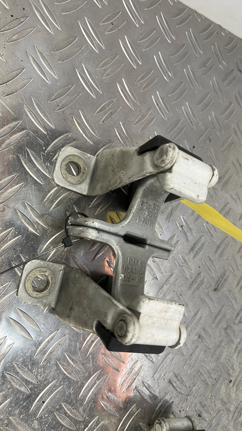 Charniere de porte arriere droit RENAULT KANGOO 2 PHASE 1 – 117113602