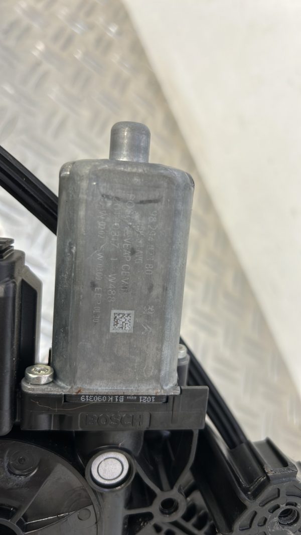 Leve vitre electrique avant gauche PEUGEOT 3008 2 PHASE 1 – 9829482380