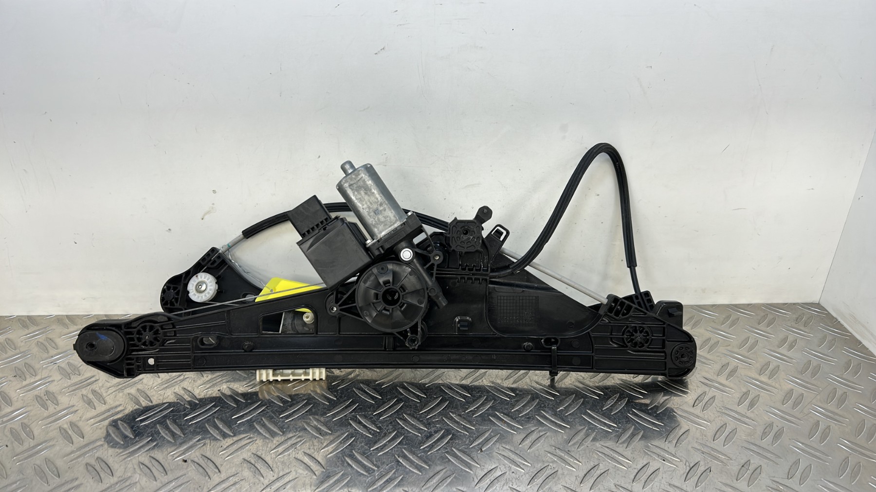 Leve vitre electrique avant gauche PEUGEOT 3008 2 PHASE 1 – 9829482380