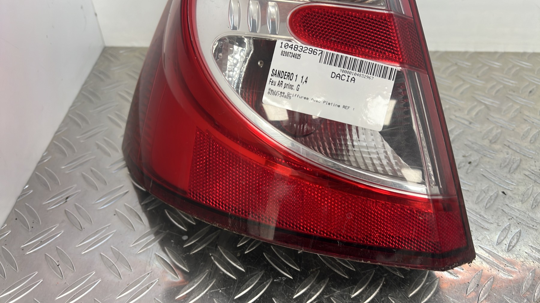 Feu arriere principal gauche (feux) DACIA SANDERO 1 – (8200734825)