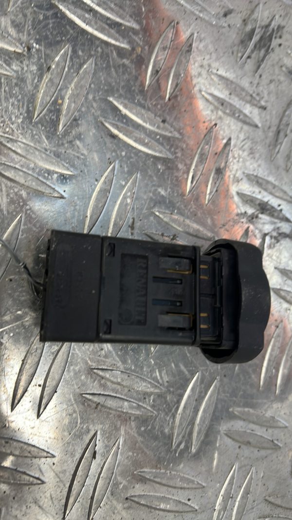 Bouton de warning DACIA SANDERO 1 – (602232A)