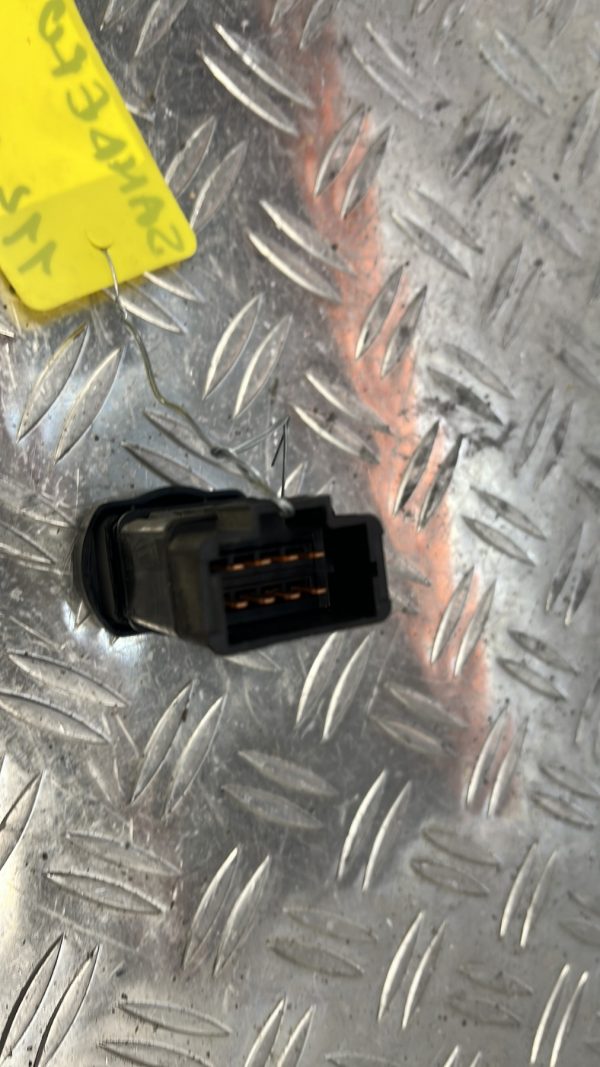 Bouton de warning DACIA SANDERO 1 – (602232A)