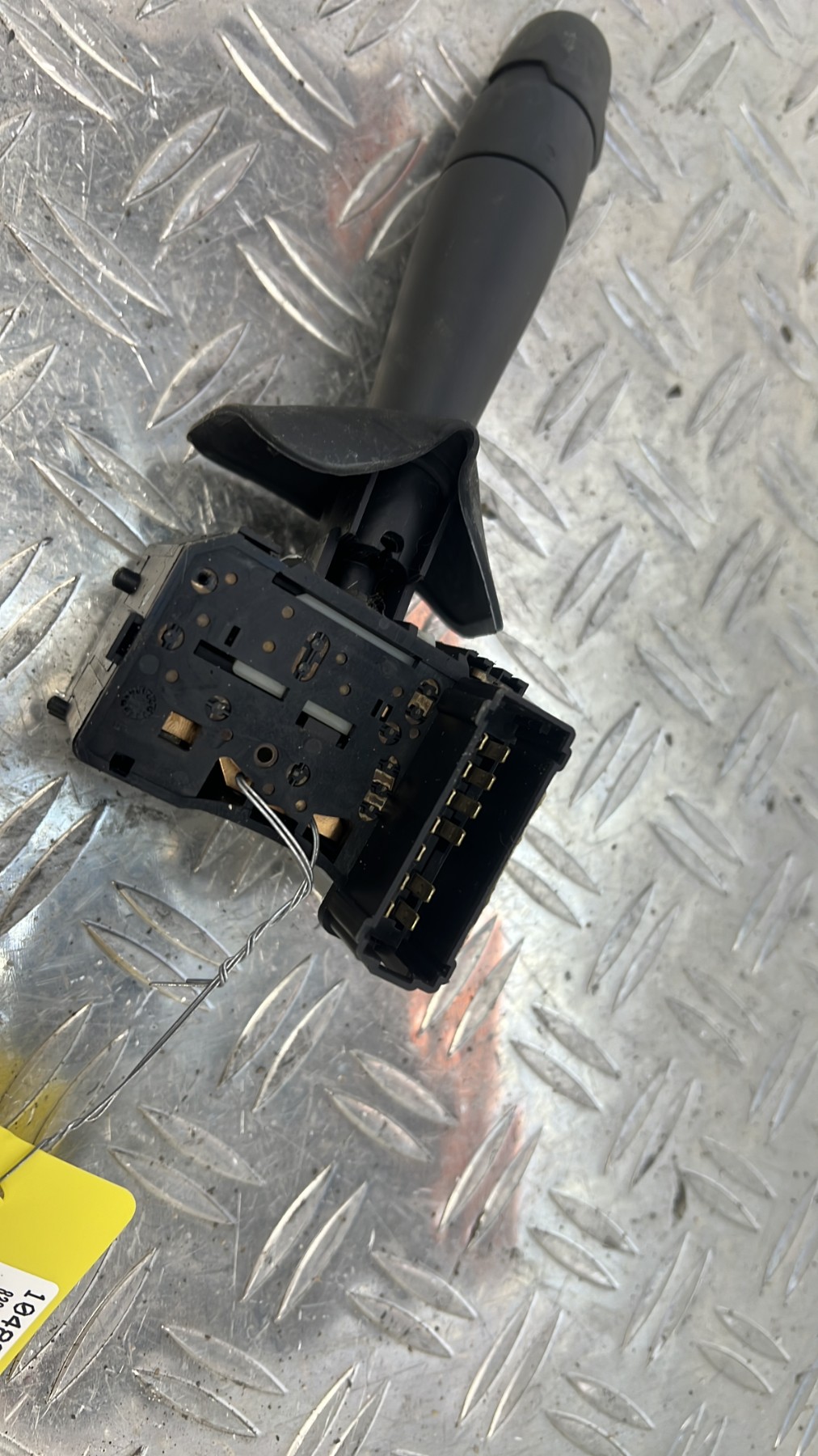Commodo d’essuie glaces DACIA SANDERO 1 – (8200792584)