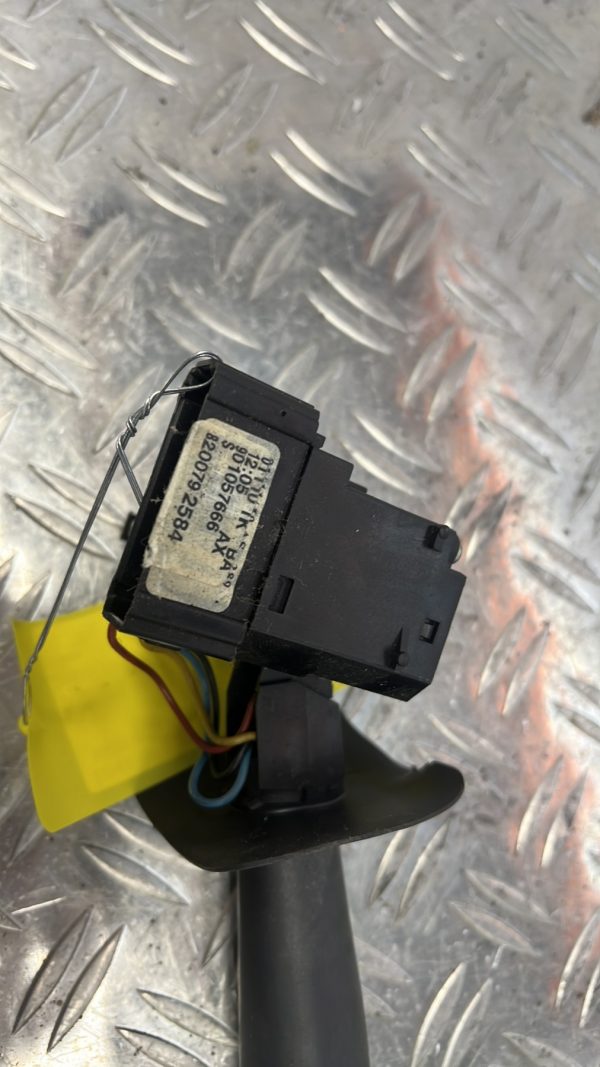 Commodo phare DACIA SANDERO 1 – (8200792584)