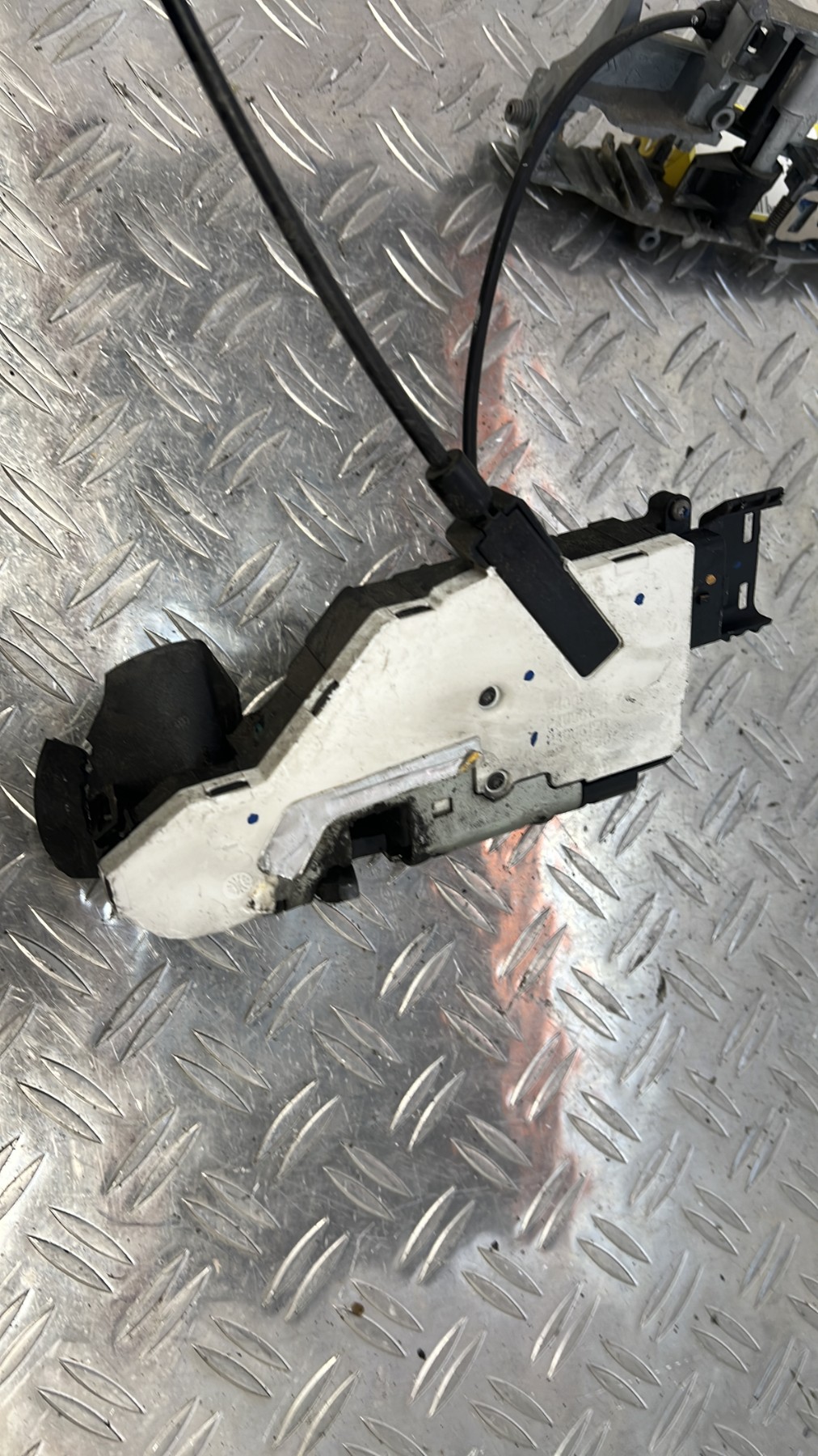 Serrure avant gauche PEUGEOT 207 PHASE 1 – (00009135V9)