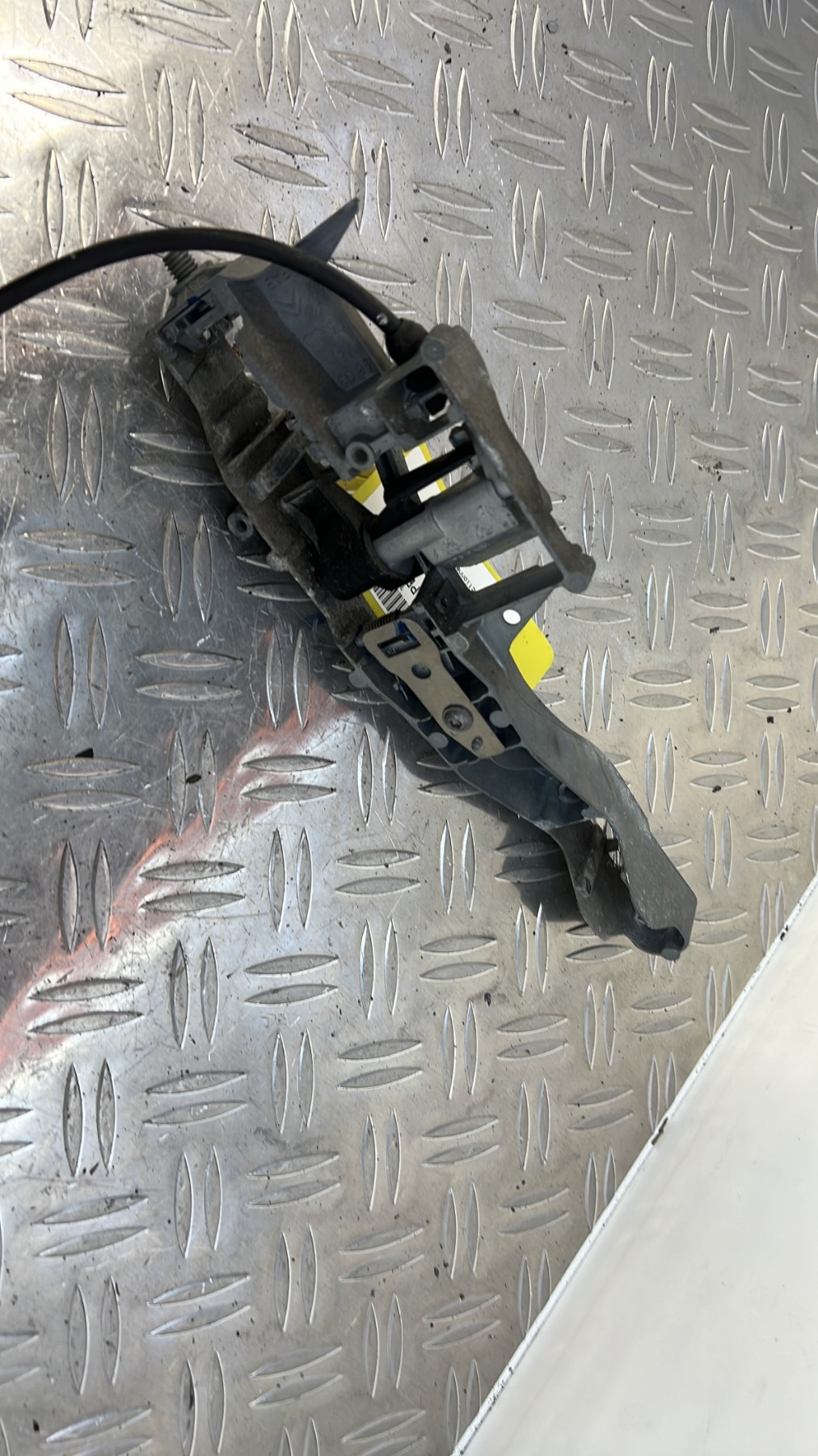 Serrure avant gauche PEUGEOT 207 PHASE 1 – (00009135V9)