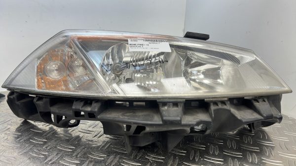 Optique avant principal droit (feux)(phare) RENAULT MEGANE 2 PHASE 1 – (260108053R)