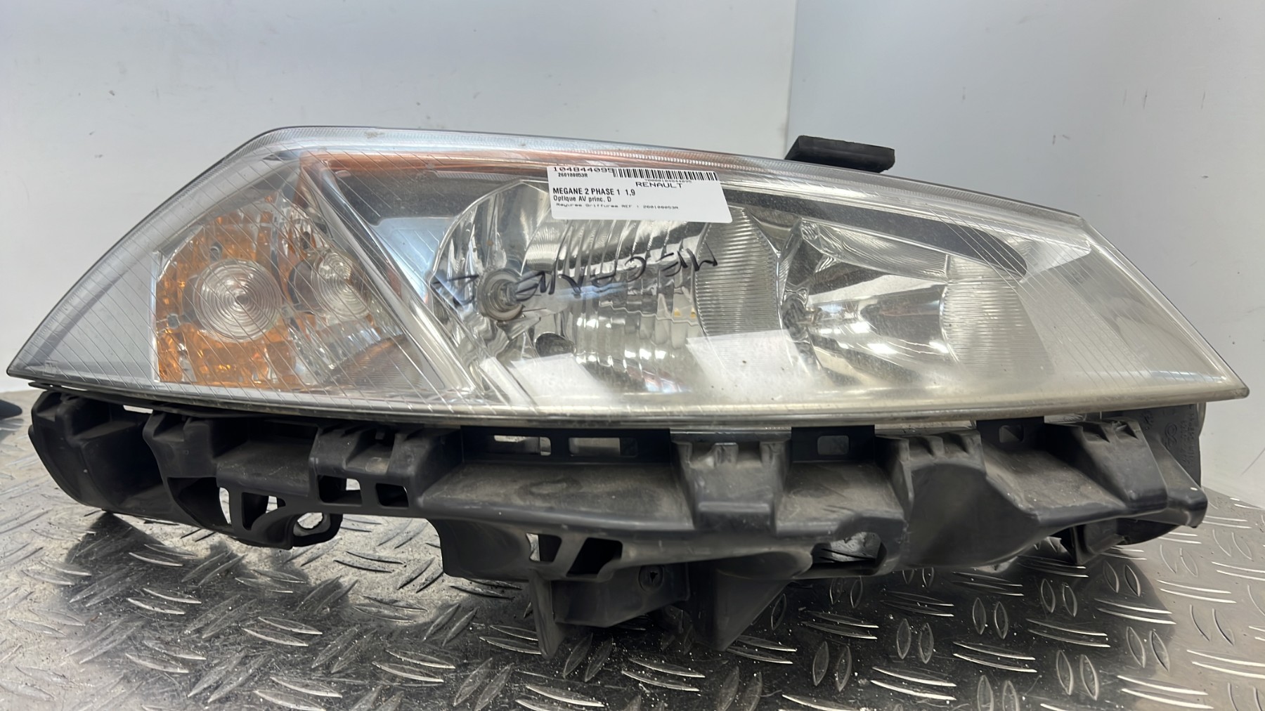 Optique avant principal droit (feux)(phare) RENAULT MEGANE 2 PHASE 1 – (260108053R)