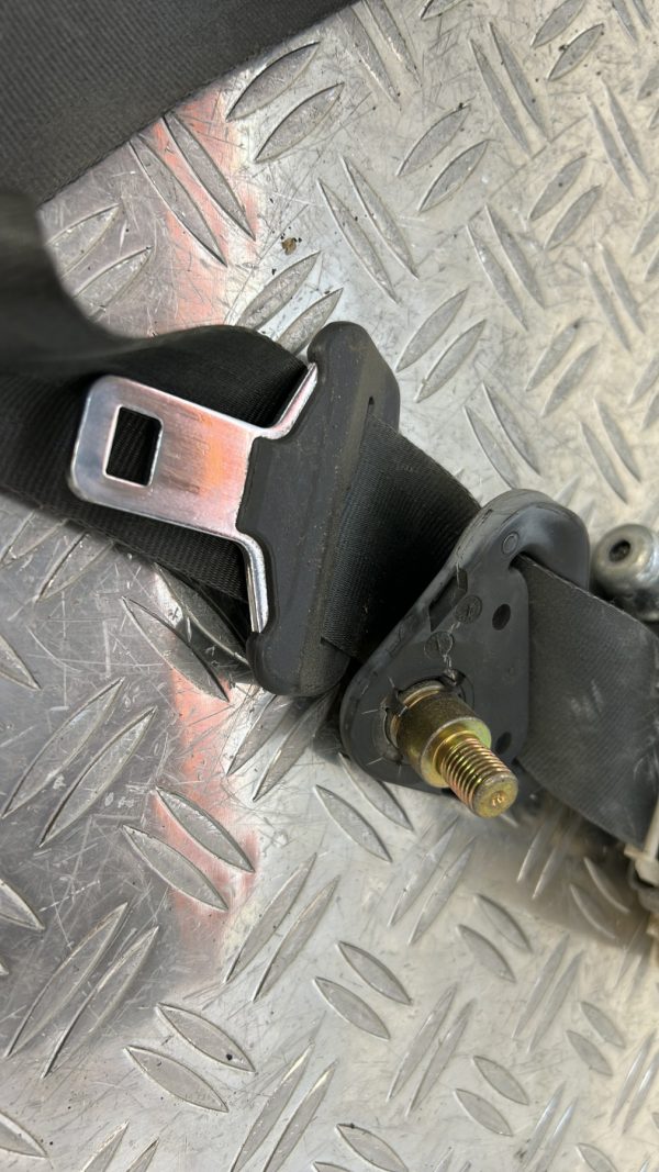 Ceinture avant droit RENAULT CLIO 3 PHASE 1 – (8200683926)