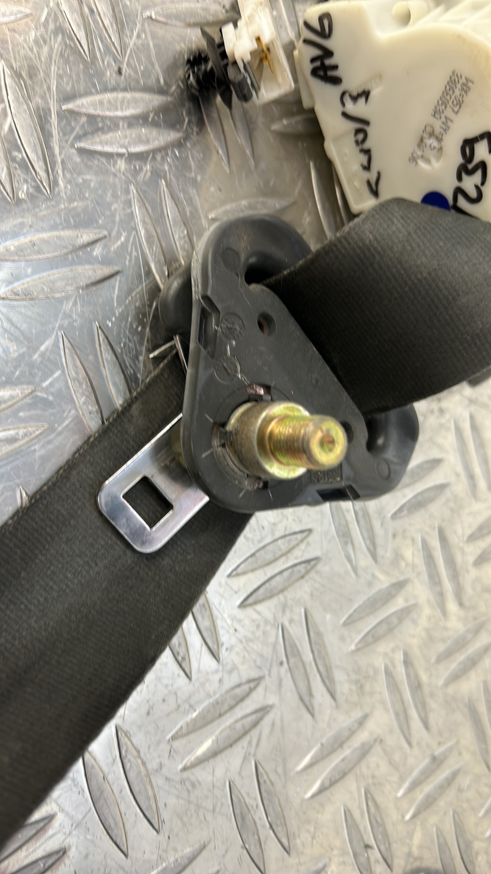 Ceinture avant gauche RENAULT CLIO 3 PHASE 1 – (8200683928)