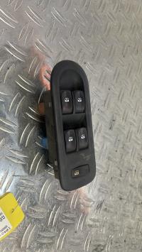 Interrupteur de leve vitre avant gauche RENAULT CLIO 3 PHASE 1 – 8200356541