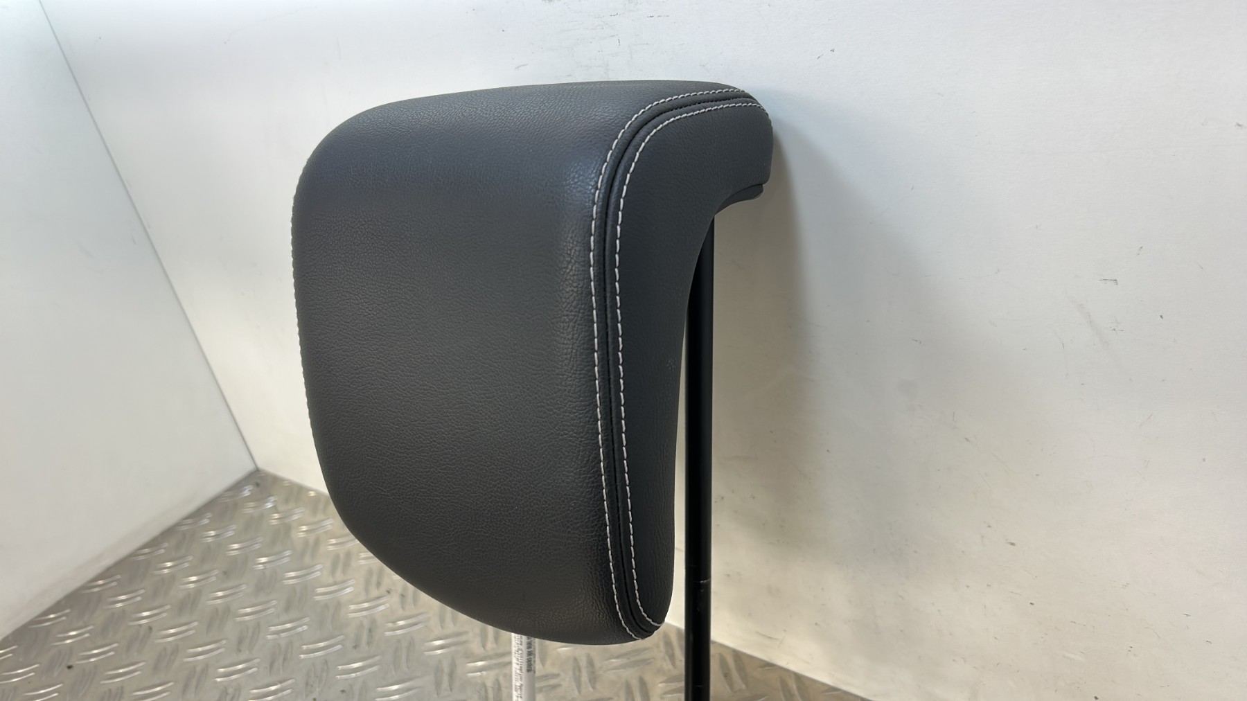 Appui tete arriere central RENAULT CLIO 3 PHASE 2 – 7701071688