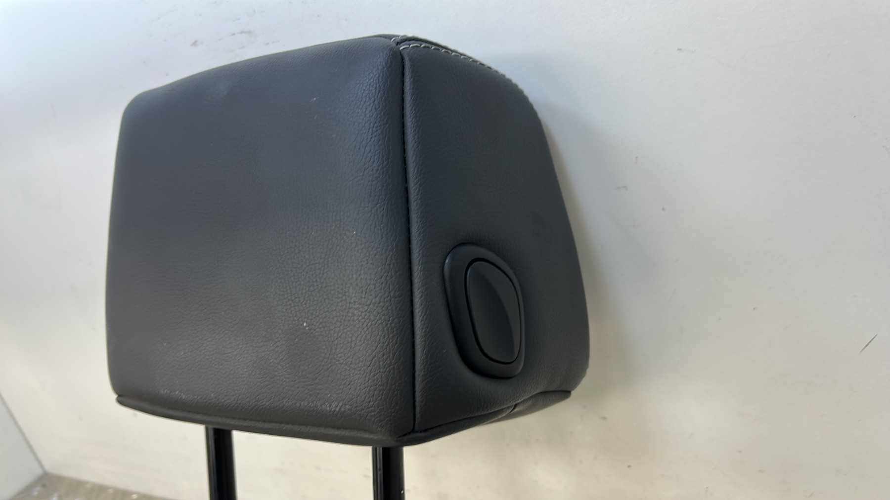 Appui tete avant RENAULT CLIO 3 PHASE 2 – 7701062945