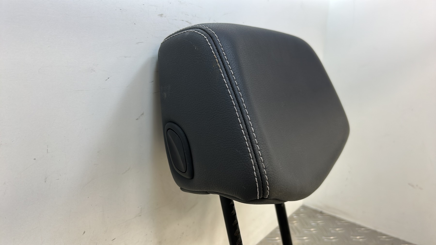 Appui tete avant RENAULT CLIO 3 PHASE 2 – 7701062945