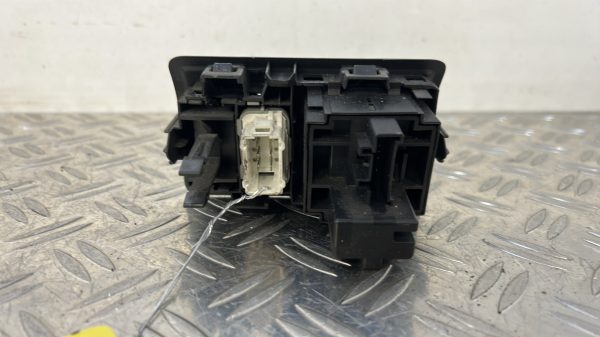 Bouton/Interrupteur RENAULT CLIO 3 PHASE 2 – 8200407756