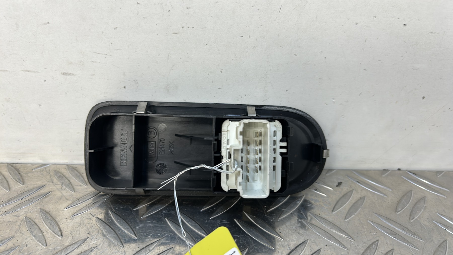 Interrupteur de leve vitre avant gauche RENAULT CLIO 3 PHASE 2 – 8200356519