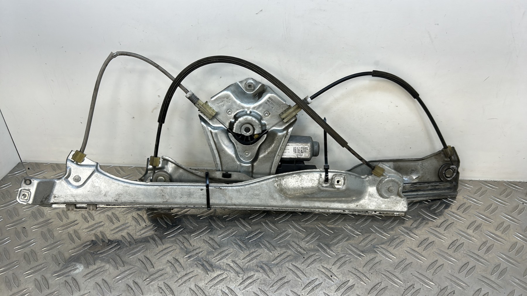 Leve vitre electrique avant gauche RENAULT CLIO 3 PHASE 2 – 8200843592