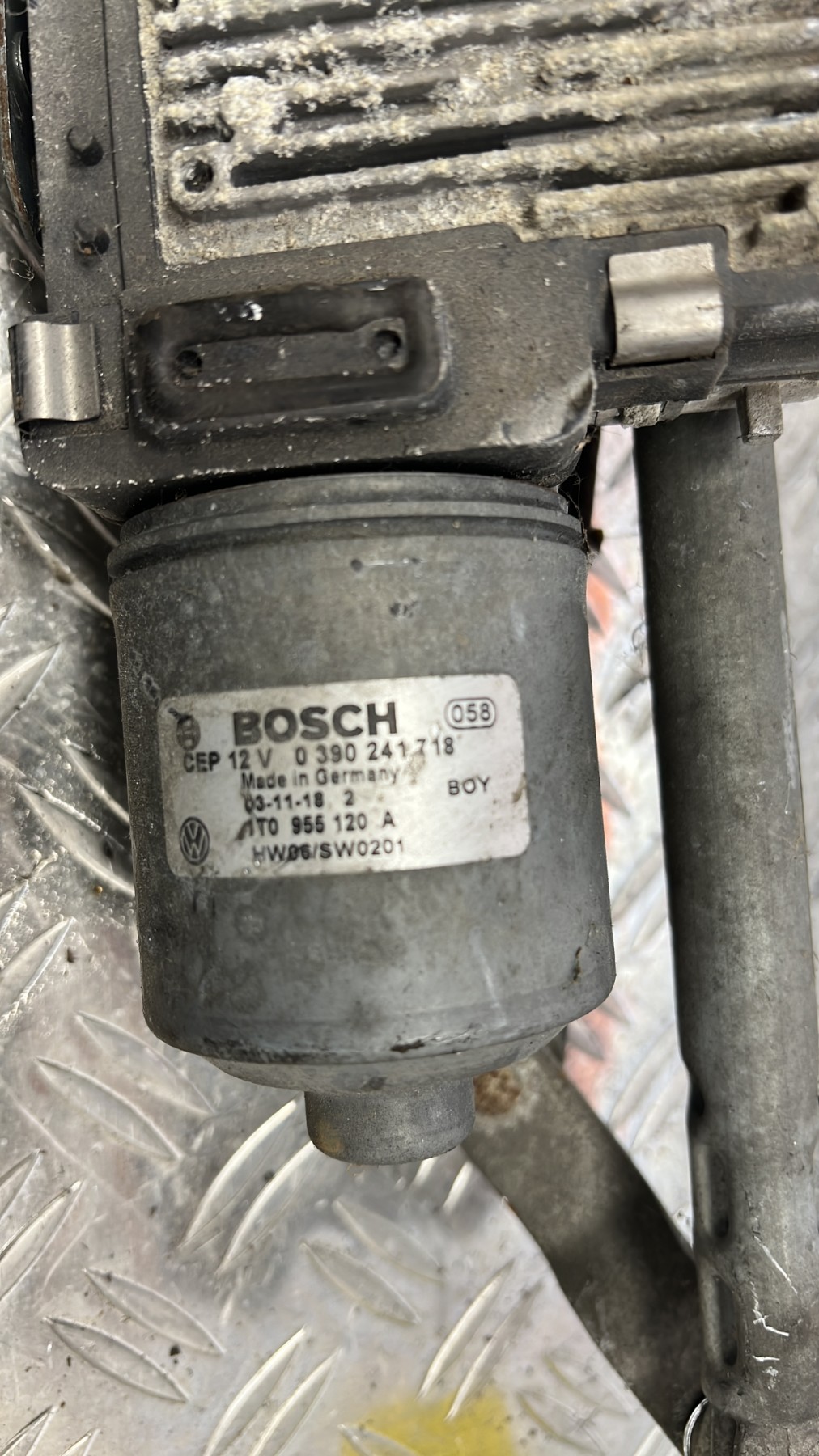 Moteur essuie glace avant droit VOLKSWAGEN TOURAN 1 PHASE 1 – 1T0955024C