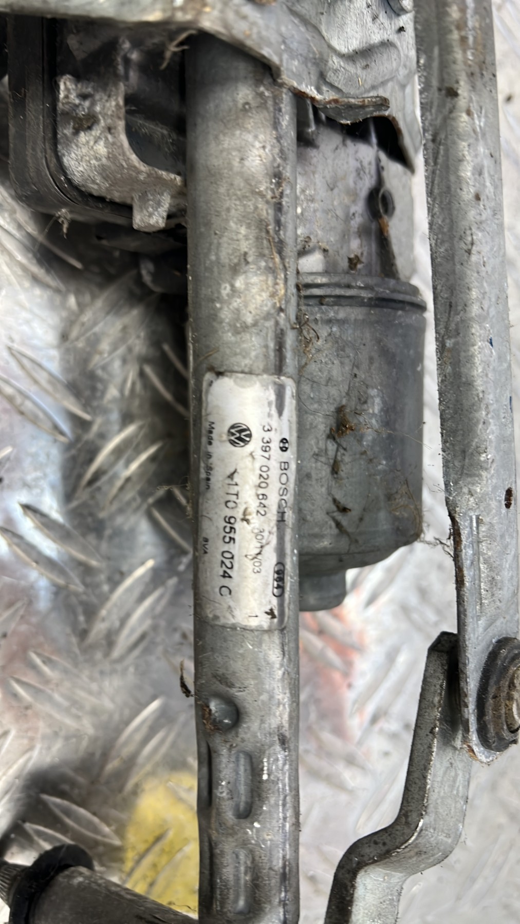 Moteur essuie glace avant droit VOLKSWAGEN TOURAN 1 PHASE 1 – 1T0955024C