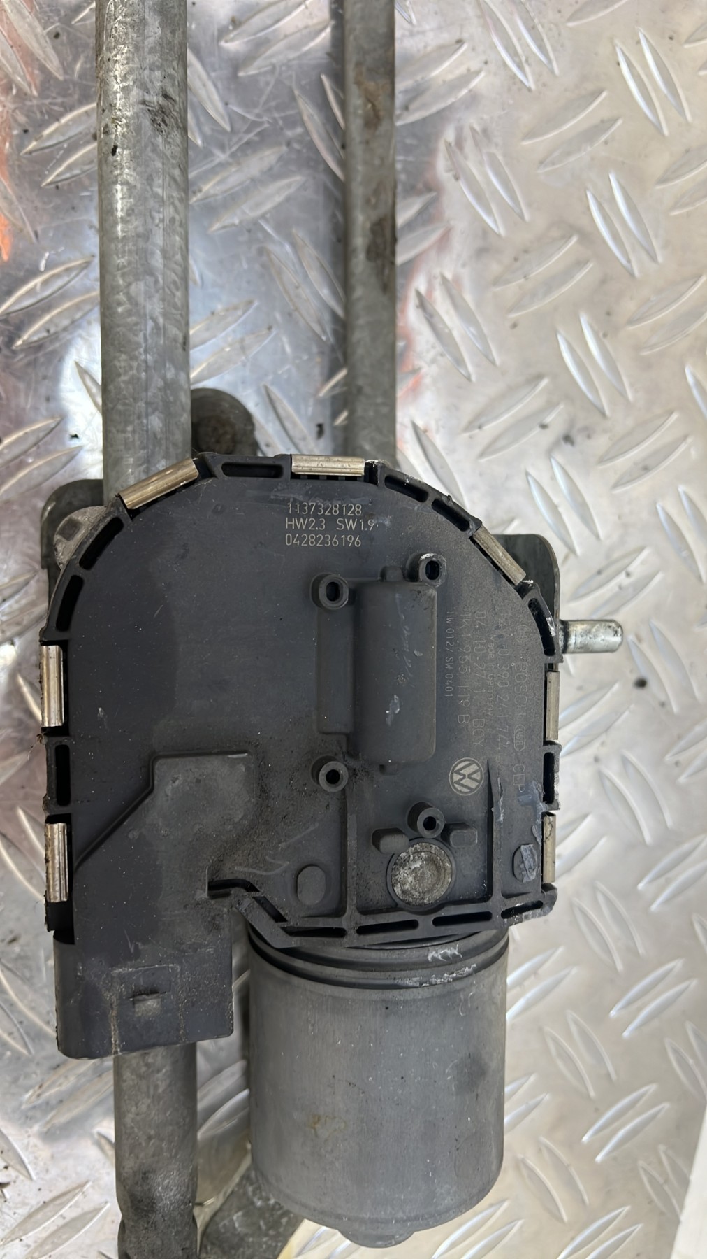 Moteur essuie glace avant VOLKSWAGEN GOLF 5 – 1K1955023D