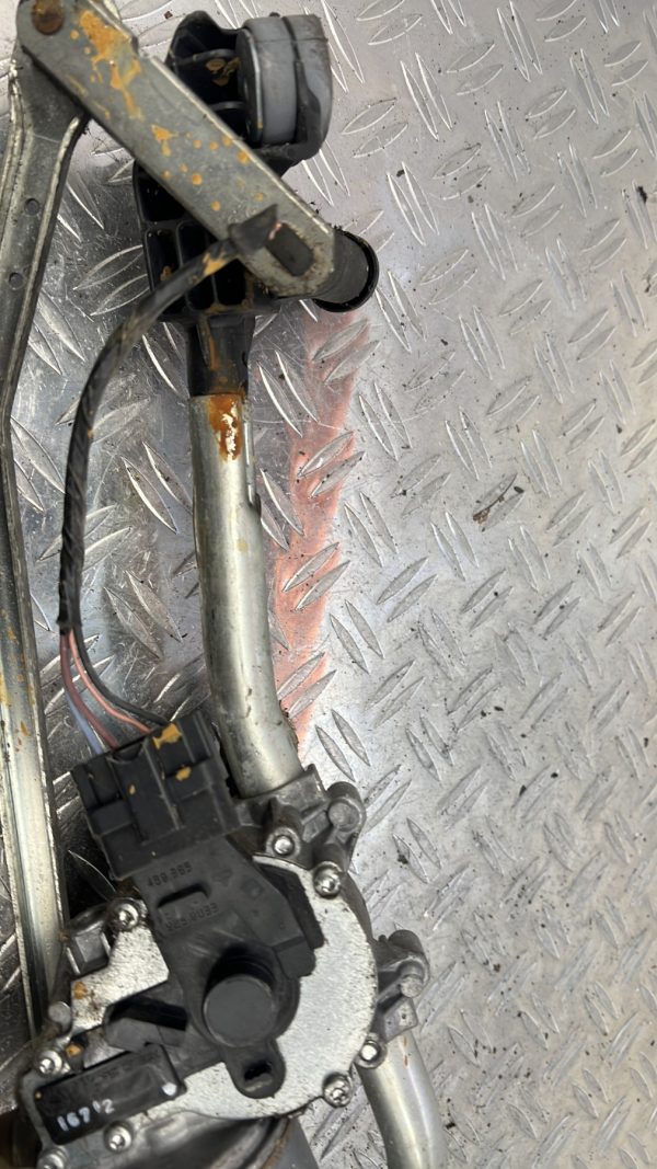 Moteur essuie glace avant RENAULT LAGUNA 3 PHASE 1 BREAK – 288003799R