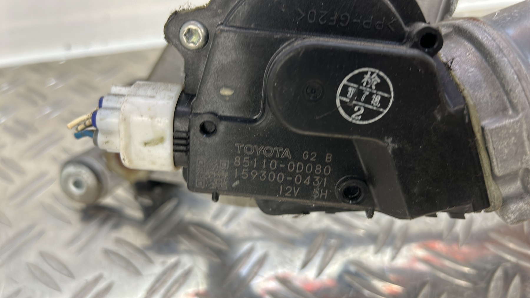 Moteur essuie glace avant TOYOTA YARIS 2 PHASE 1 – 851100D080