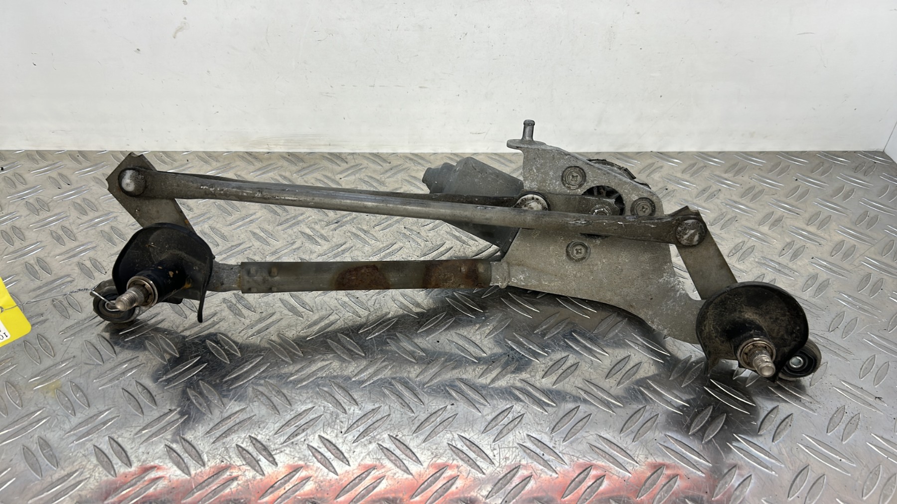 Moteur essuie glace avant TOYOTA YARIS 2 PHASE 1 – 851100D080