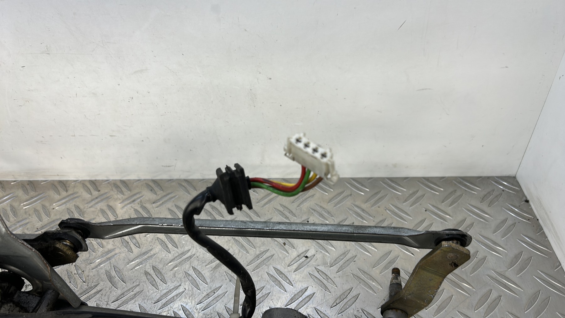 Moteur essuie glace avant MERCEDES CLASSE C 203 PHASE 1 – A2038200342