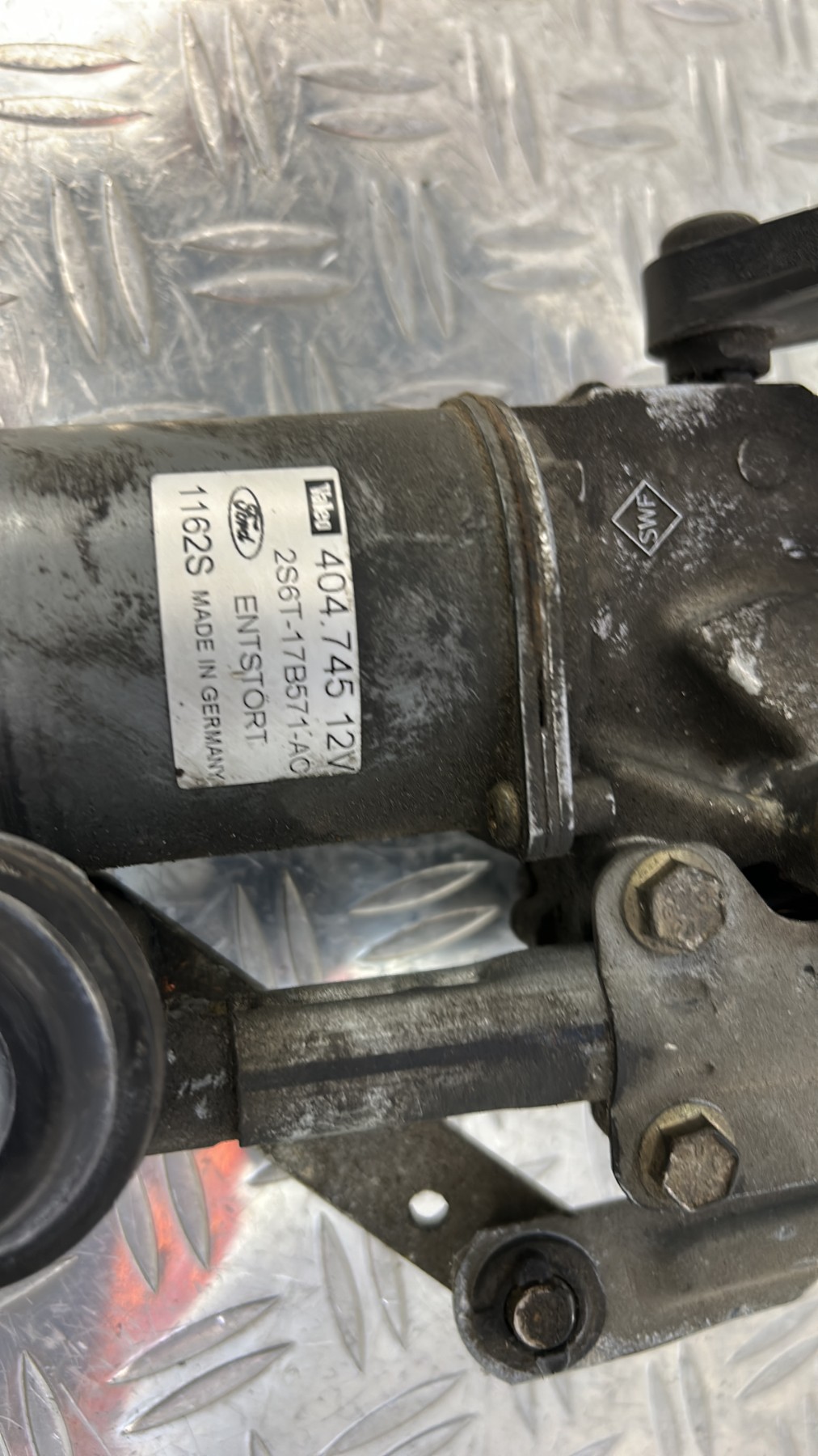 Moteur essuie glace avant FORD FIESTA 5 PHASE 1 – 2S6T17B571AC