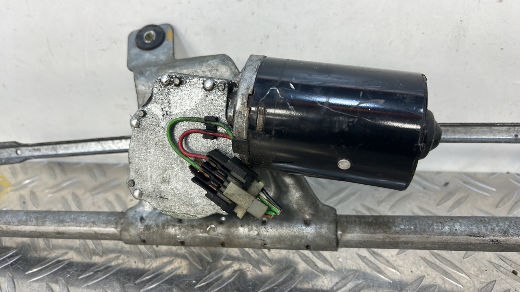 Moteur essuie glace avant VOLKSWAGEN POLO 3 PHASE 1 – 6N1955023C