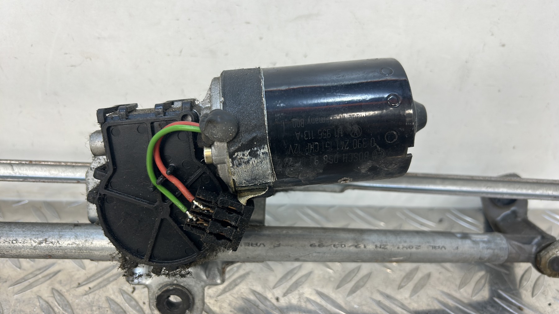 Moteur essuie glace avant VOLKSWAGEN GOLF 4 – 1JU955325A
