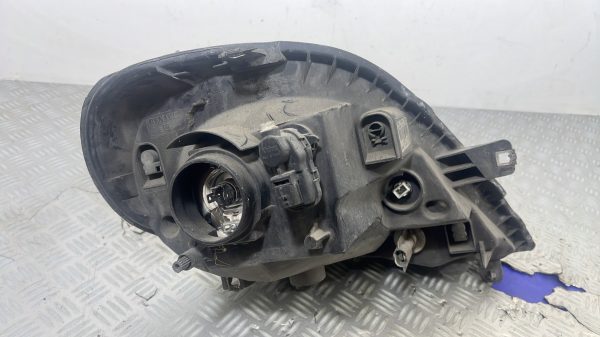 Optique avant principal gauche (feux)(phare) RENAULT TRAFIC 2 PHASE 2 – 8200701354