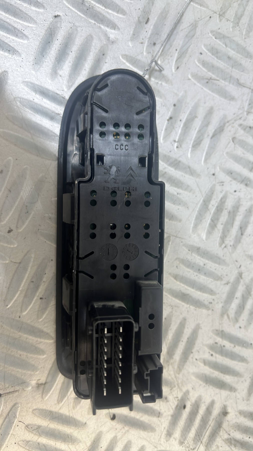 Interrupteur de leve vitre avant gauche CITROEN C3 2 PHASE 1 – 96637530XT